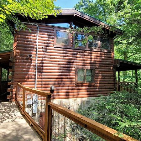 Mountain Joy -Private Treehouse Style Cabin That Sleeps 4-Free Tickets جاتلينبرج المظهر الخارجي الصورة