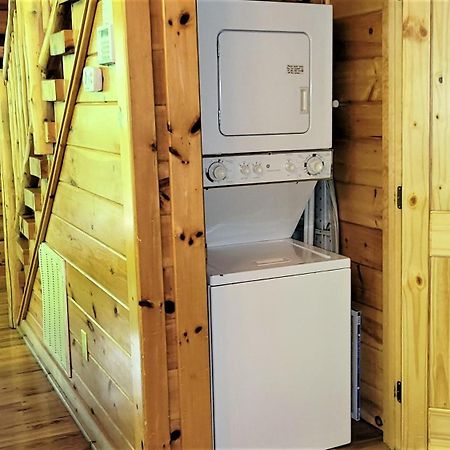 Mountain Joy -Private Treehouse Style Cabin That Sleeps 4-Free Tickets جاتلينبرج المظهر الخارجي الصورة