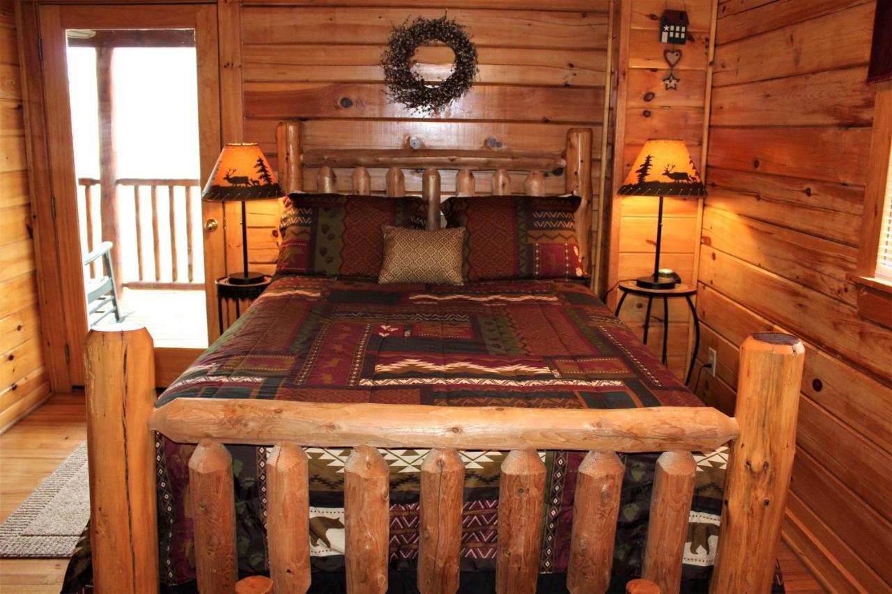 Mountain Joy -Private Treehouse Style Cabin That Sleeps 4-Free Tickets جاتلينبرج المظهر الخارجي الصورة