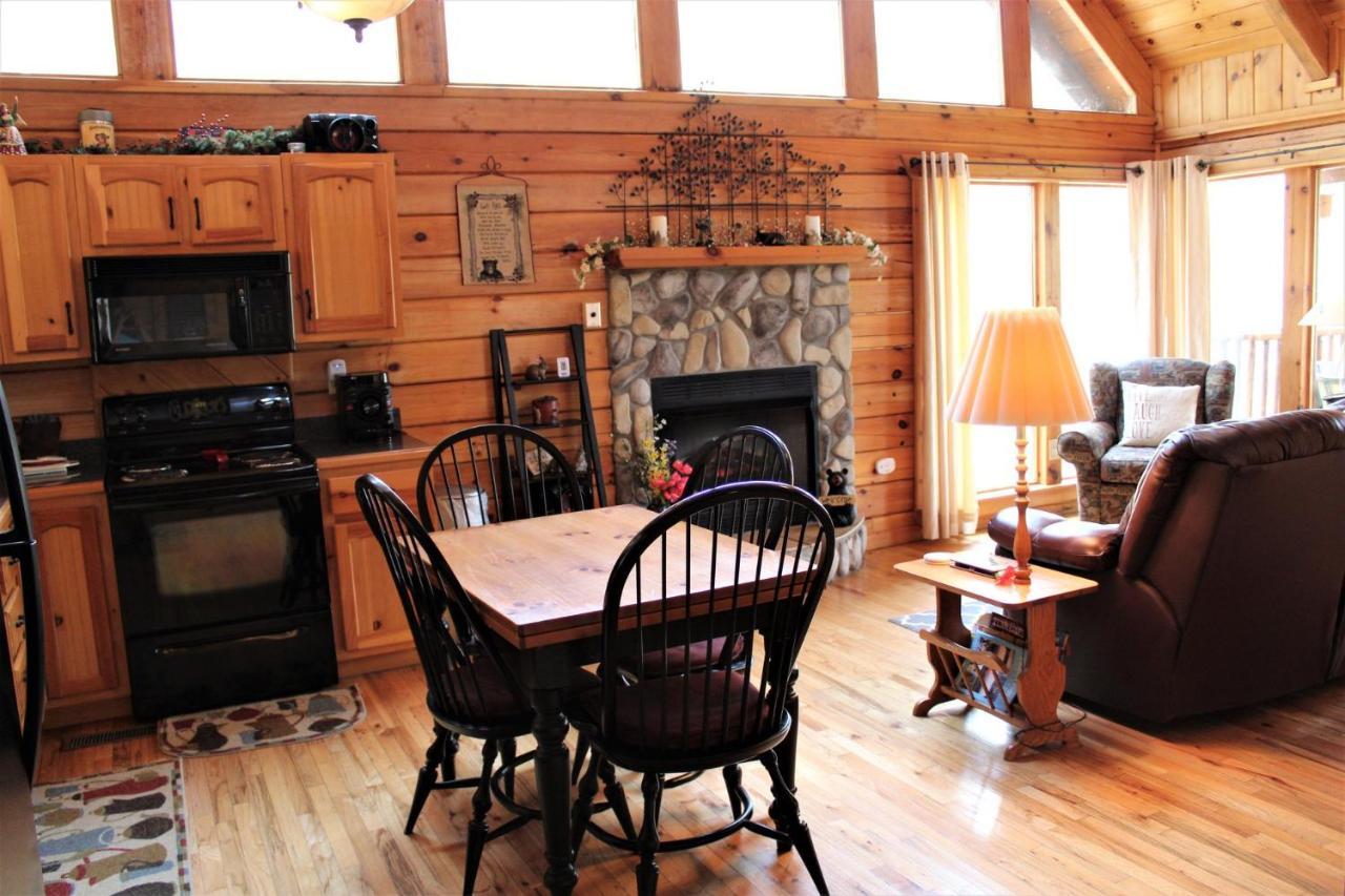 Mountain Joy -Private Treehouse Style Cabin That Sleeps 4-Free Tickets جاتلينبرج المظهر الخارجي الصورة