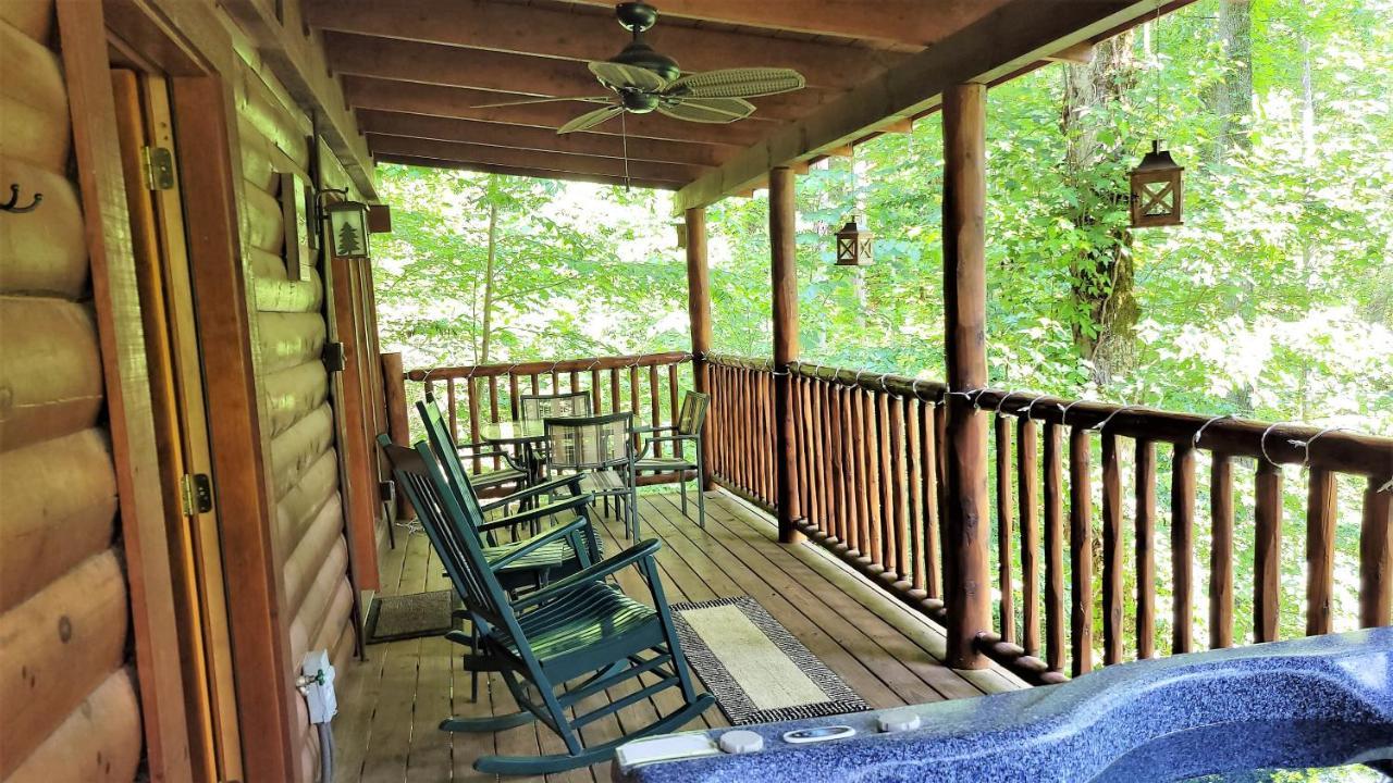 Mountain Joy -Private Treehouse Style Cabin That Sleeps 4-Free Tickets جاتلينبرج المظهر الخارجي الصورة